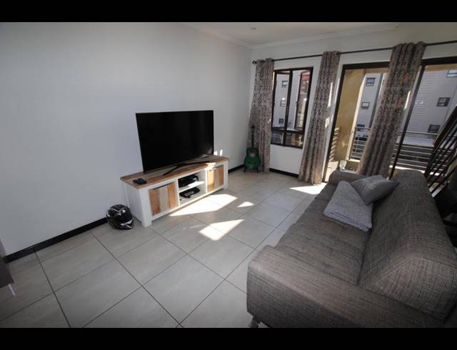 1 BEDROOM APARTMENT FOR SALE IN SUNNINGHILL